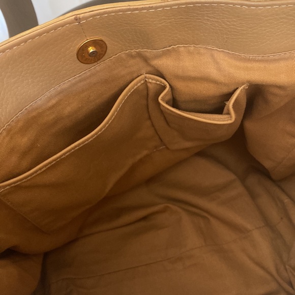 Charles David Beige Shoulder Bag Pre-0wned - Picture 8 of 13
